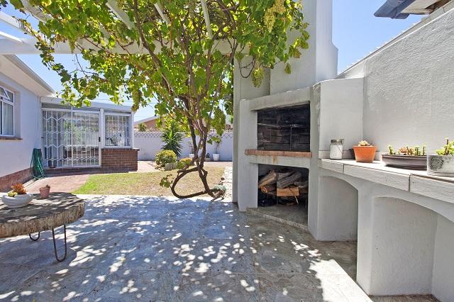 3 Bedroom Property for Sale in Fish Hoek Western Cape